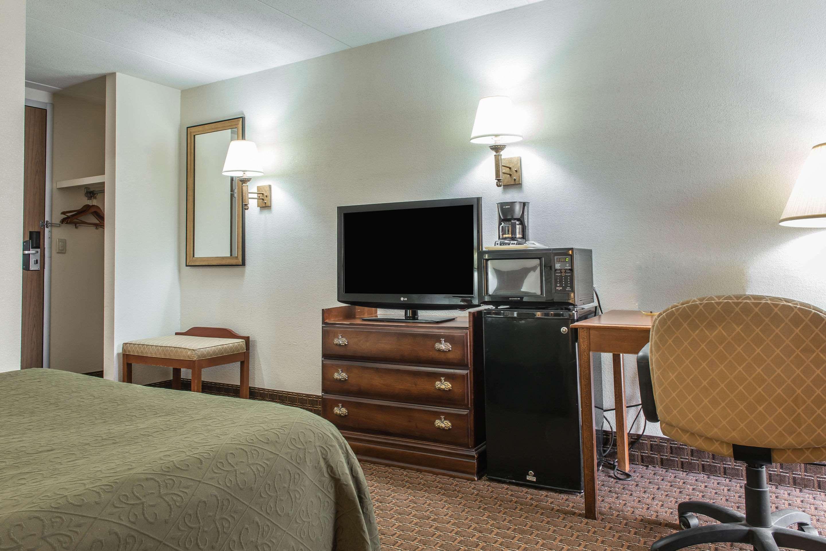 Rodeway Hotel 2*