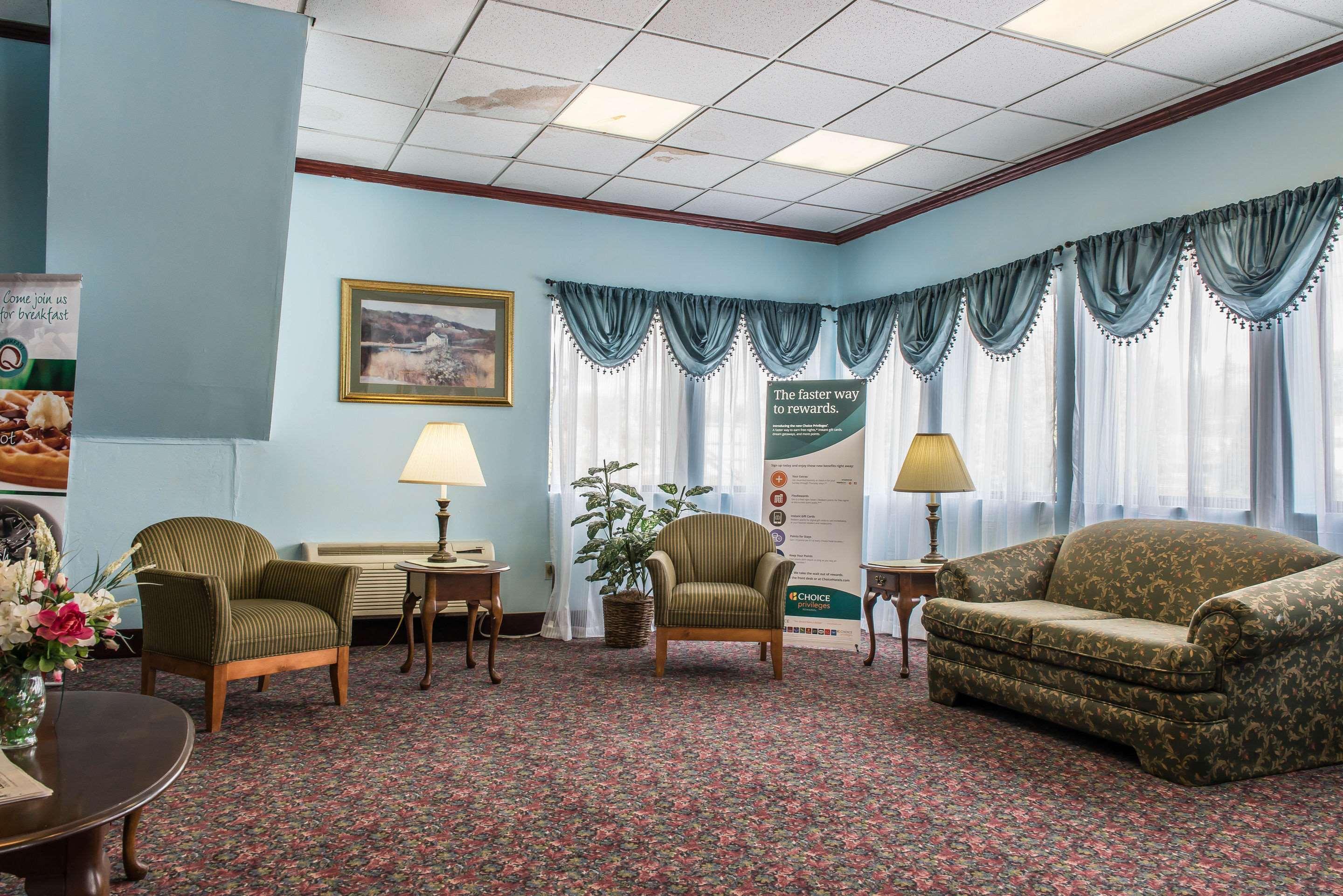Rodeway Hotel 2*