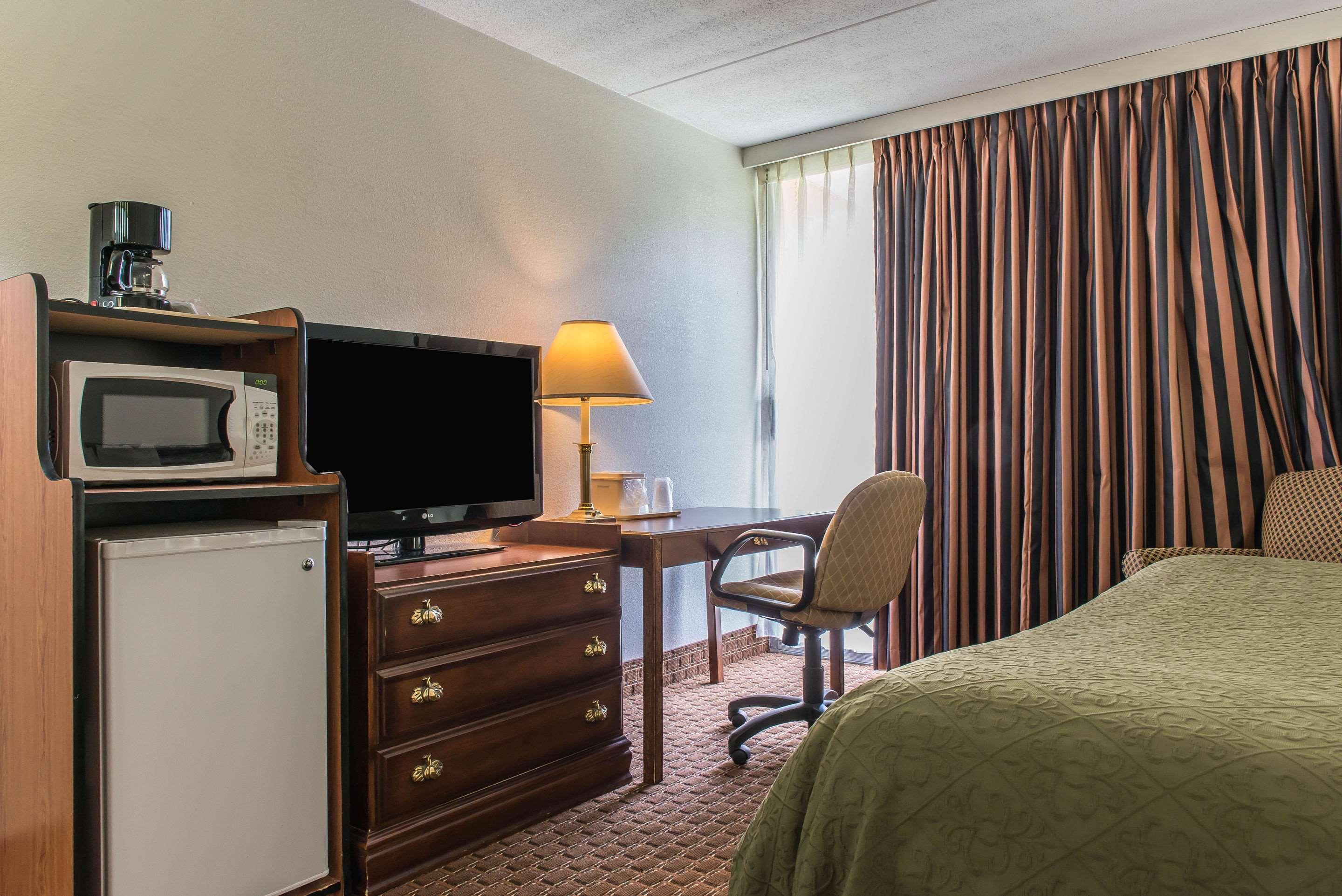 Rodeway Hotel 2*